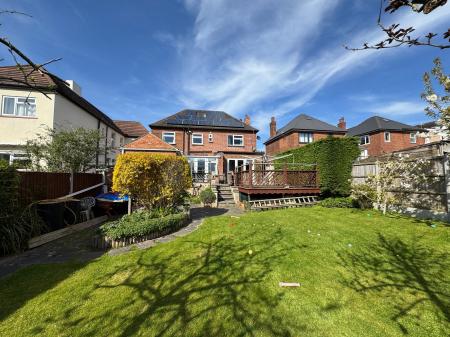 4 bedroom Detached house for sale in Eureka Road, Midway, DE11