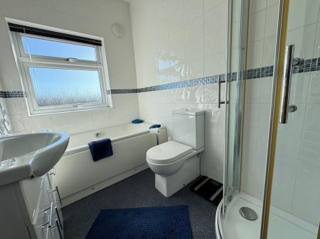 4 bedroom Detached house for sale in Eureka Road, Midway, DE11