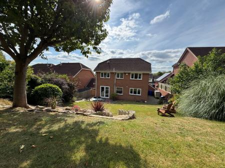 4 bedroom Detached house for sale in Derwent Road, Burton-On-Trent, DE15