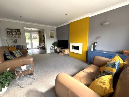 4 bedroom Detached house for sale in Derwent Road, Burton-On-Trent, DE15