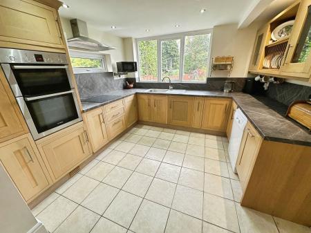 3 bedroom Detached house for sale in Burton Road, Overseal, DE12