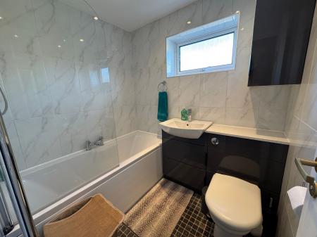 4 bedroom Detached house for sale in Cricketers Close, Burton-On-Trent, DE15
