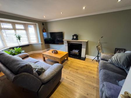 4 bedroom Detached house for sale in Cricketers Close, Burton-On-Trent, DE15