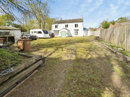 4 bedroom Detached house for sale in York Road, Church Gresley, DE11
