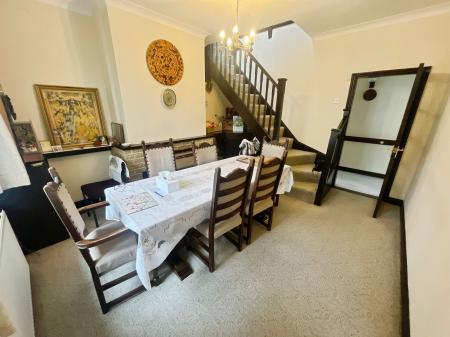 5 bedroom Detached house for sale in Stanton Road, Burton-On-Trent, DE15