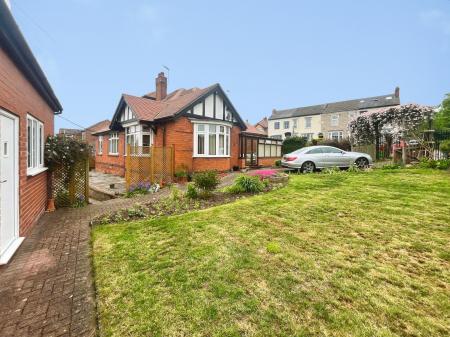5 bedroom Detached house for sale in Stanton Road, Burton-On-Trent, DE15