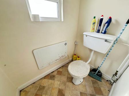 3 bedroom Detached house for sale in Burton Road, Midway, DE11