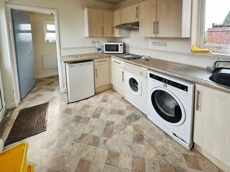 3 bedroom Detached house for sale in Burton Road, Midway, DE11