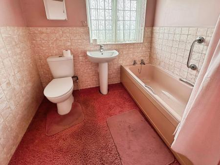 3 bedroom Detached house for sale in Burton Road, Midway, DE11