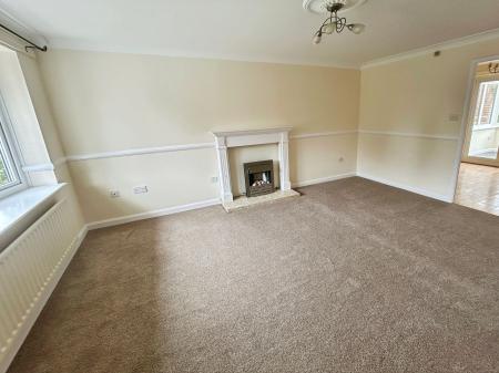 3 bedroom Semi-detached house for sale in Goodwood Close, Stretton, DE13