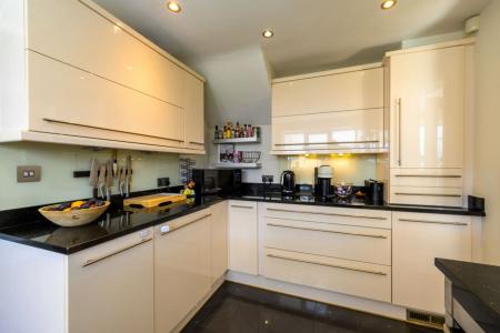 4 bedroom Detached house for sale in Caldwell Road, Linton, DE12