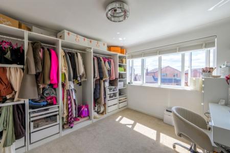 4 bedroom Detached house for sale in Caldwell Road, Linton, DE12