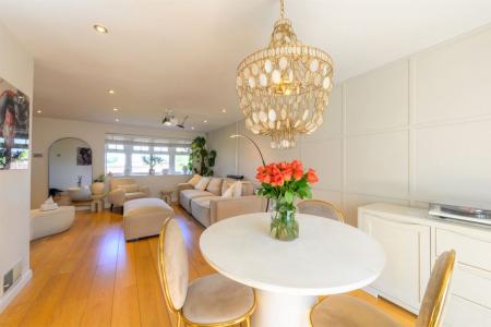 4 bedroom Detached house for sale in Caldwell Road, Linton, DE12