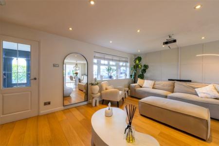 4 bedroom Detached house for sale in Caldwell Road, Linton, DE12