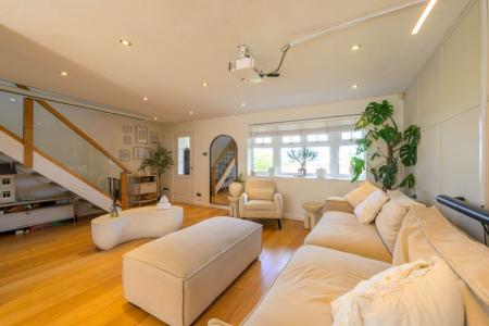 4 bedroom Detached house for sale in Caldwell Road, Linton, DE12