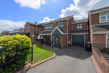 4 bedroom Detached house for sale in Caldwell Road, Linton, DE12