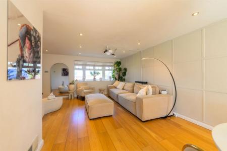 4 bedroom Detached house for sale in Caldwell Road, Linton, DE12