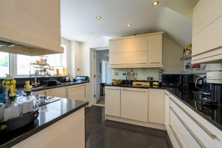 4 bedroom Detached house for sale in Caldwell Road, Linton, DE12