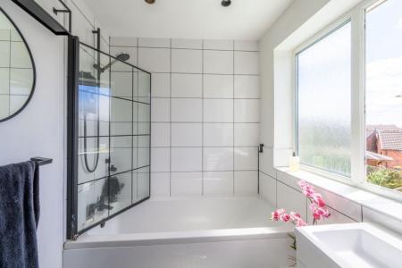 4 bedroom Detached house for sale in Caldwell Road, Linton, DE12