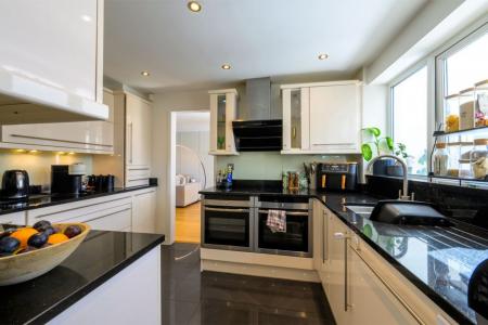 4 bedroom Detached house for sale in Caldwell Road, Linton, DE12
