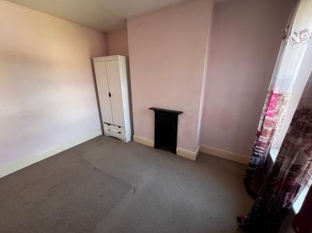 3 bedroom Terraced House for sale in Woods Lane, Burton-On-Trent, DE15