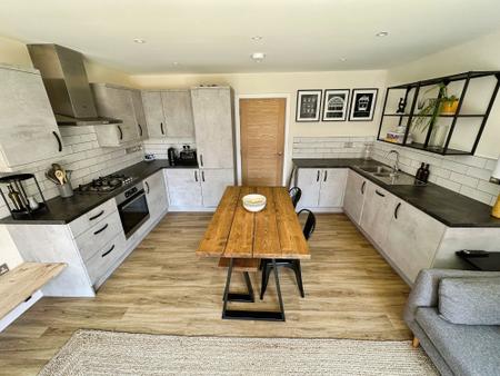 4 bedroom Property for sale in Mayflower Drive, Burton Upon Trent, DE14