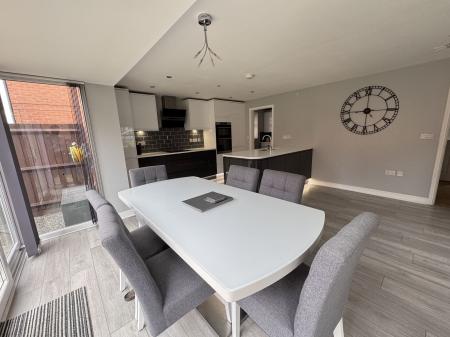 5 bedroom Detached house for sale in Cranfield Avenue, Church Gresley, DE11