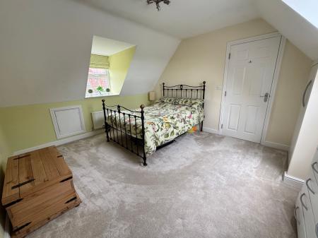 5 bedroom Detached house for sale in Cranfield Avenue, Church Gresley, DE11