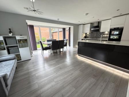 5 bedroom Detached house for sale in Cranfield Avenue, Church Gresley, DE11