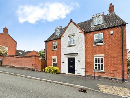 Cranfield Avenue, Church Gresley, DE11