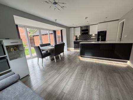 5 bedroom Detached house for sale in Cranfield Avenue, Church Gresley, DE11