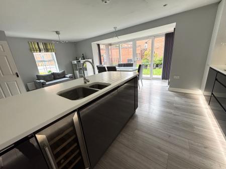 5 bedroom Detached house for sale in Cranfield Avenue, Church Gresley, DE11