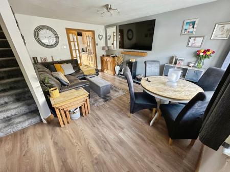 3 bedroom Semi-detached house for sale in Newfield Road, Burton-On-Trent, DE15