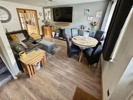 3 bedroom Semi-detached house for sale in Newfield Road, Burton-On-Trent, DE15