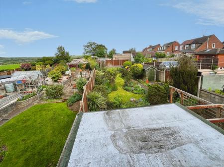 3 bedroom Semi-detached house for sale in Exeter Close, Midway, DE11