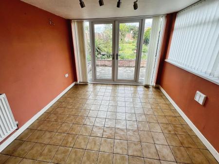 3 bedroom Semi-detached house for sale in Exeter Close, Midway, DE11