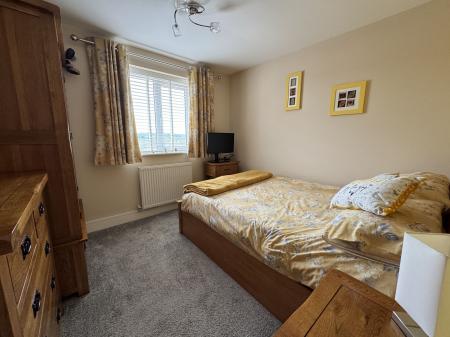 3 bedroom Detached house for sale in Burton Road, Midway, DE11