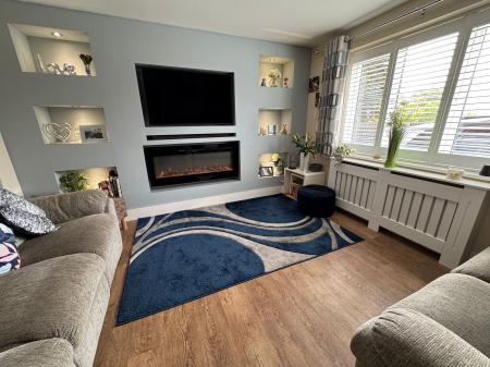 3 bedroom Detached house for sale in Burton Road, Midway, DE11