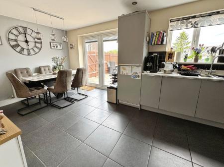 3 bedroom Detached house for sale in Burton Road, Midway, DE11