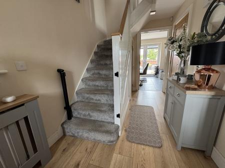 3 bedroom Detached house for sale in Burton Road, Midway, DE11