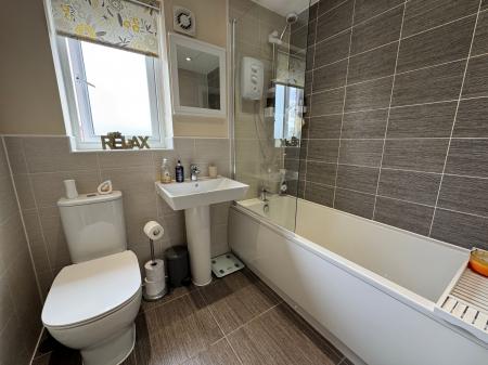 3 bedroom Detached house for sale in Burton Road, Midway, DE11