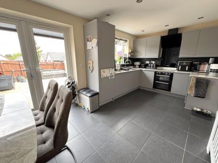 3 bedroom Detached house for sale in Burton Road, Midway, DE11