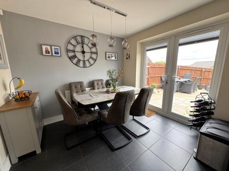 3 bedroom Detached house for sale in Burton Road, Midway, DE11