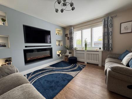3 bedroom Detached house for sale in Burton Road, Midway, DE11