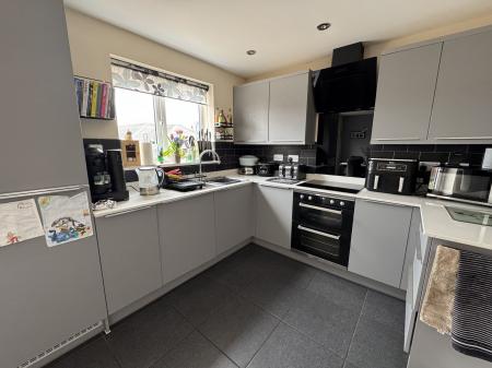 3 bedroom Detached house for sale in Burton Road, Midway, DE11