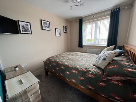 3 bedroom Detached house for sale in Burton Road, Midway, DE11