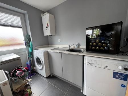 3 bedroom Detached house for sale in Burton Road, Midway, DE11