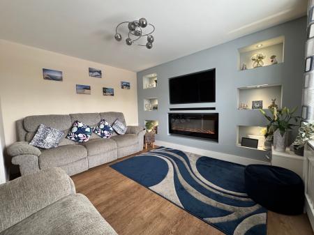 3 bedroom Detached house for sale in Burton Road, Midway, DE11