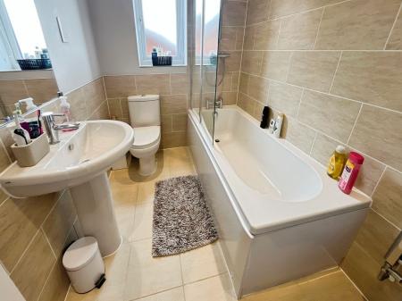 4 bedroom Detached house for sale in The Leys, Newhall, DE11