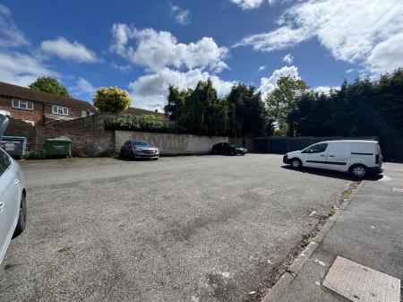 2 bedroom Flat for sale in Rosliston Road, Hampden House Rosliston Road, DE15